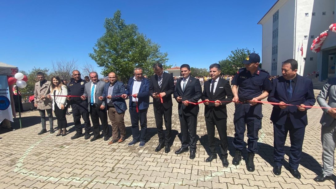 TOKİ ORTAOKULU'NDA TÜBİTAK 4006-A BİLİM FUARI SERGİSİ AÇILDI.